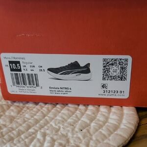 Puma Deviate NITRO 4 Athletic Shoes - Black and White